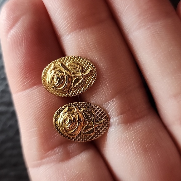 VTG Gold Rose Stud Earrings - Picture 2 of 7